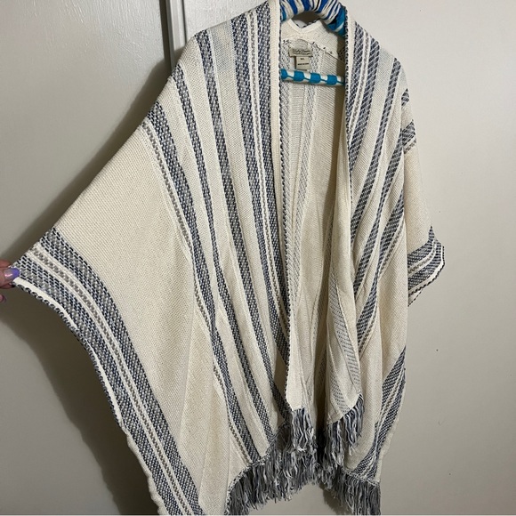 Lucky Brand Knit Poncho M/L - Picture 3 of 10